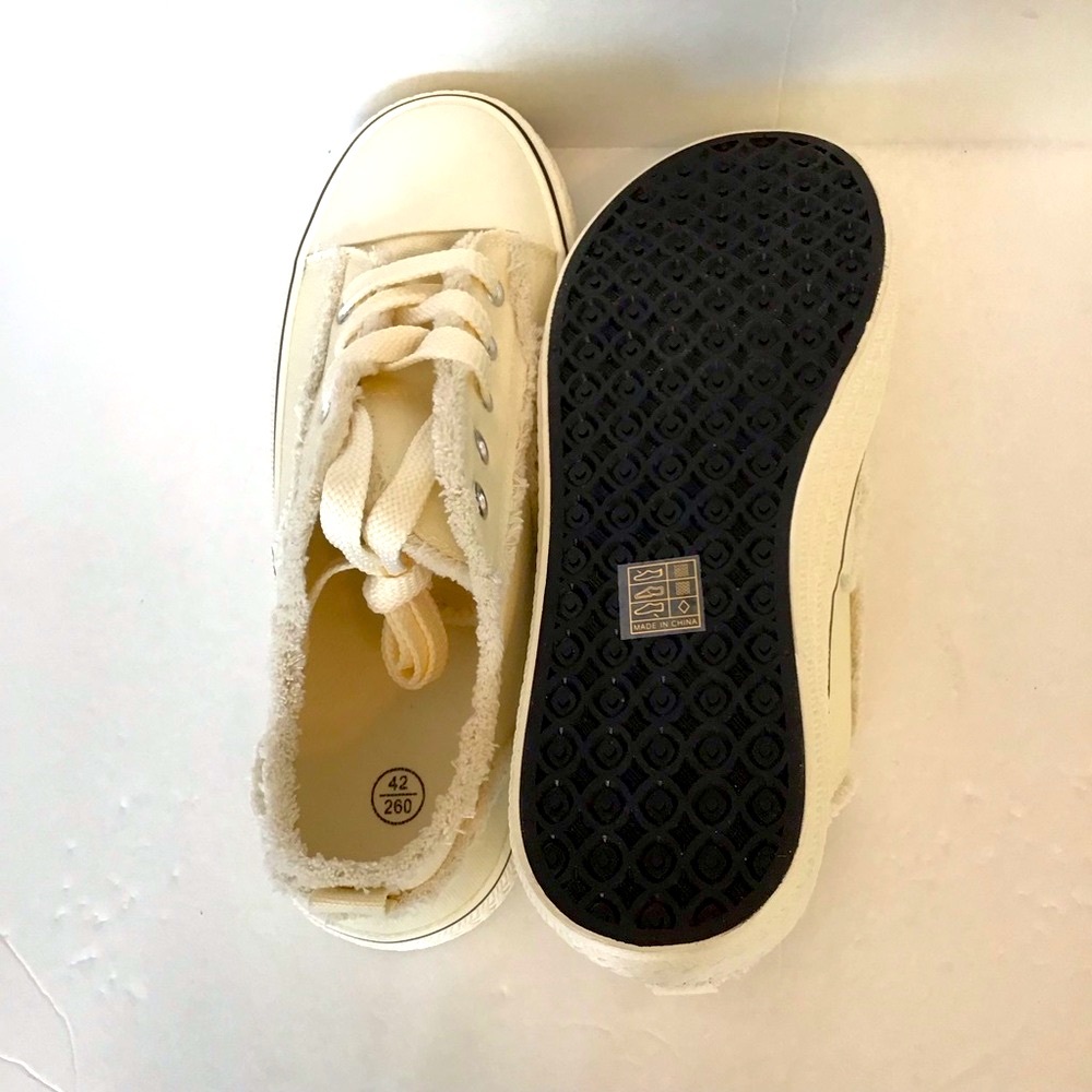 Women's Casual Cream Canvas Frayed Edge Sneakers 9.5 NEW - Picture 5 of 5